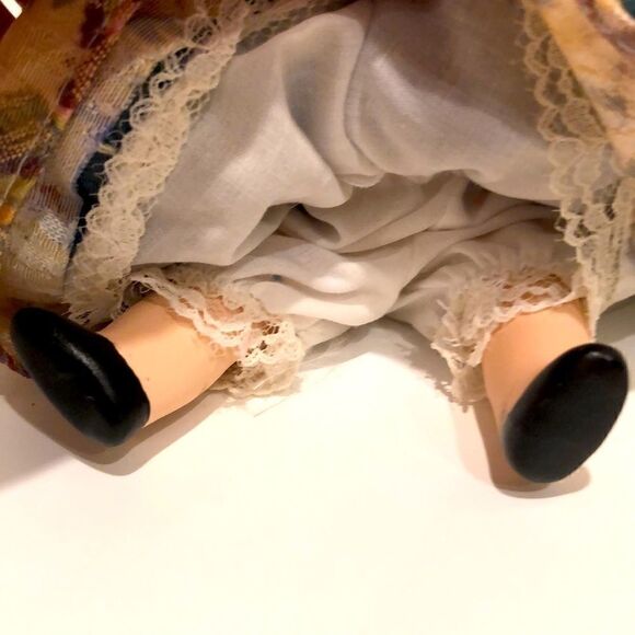 Porcelain doll 7.5” with wicker chair - Picture 5 of 6